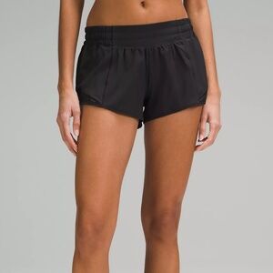 Lululemon Hotty Hot Low-Rise Lined Short 2.5"